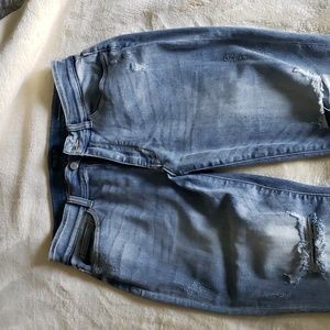 Judy blue slightly distress capris 14w